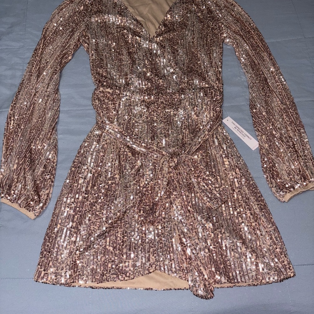 VENUS Shimmering Sequin Long Sleeve Dress in Gold and Brown